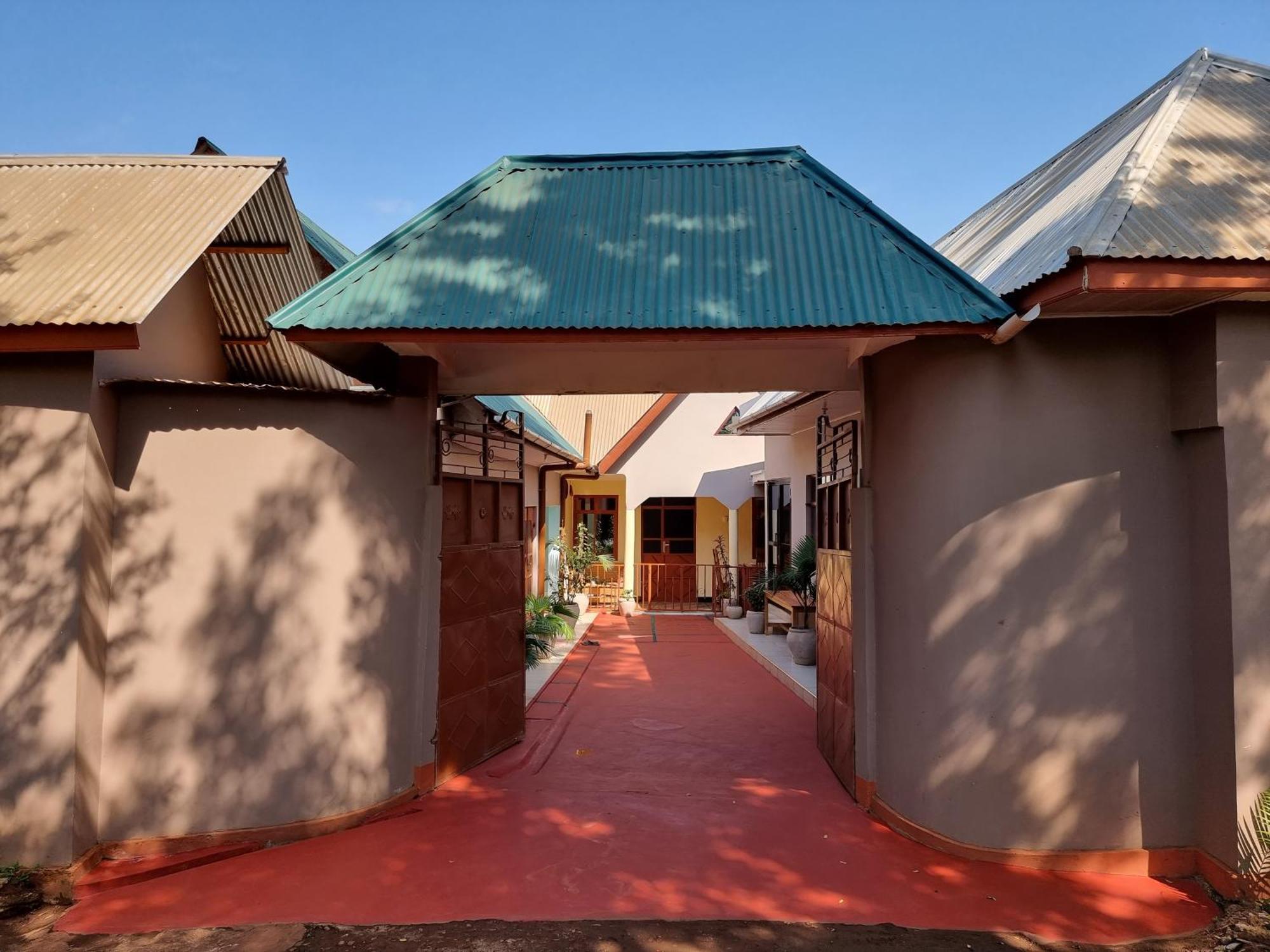 Kisanga Homestay Моши Экстерьер фото